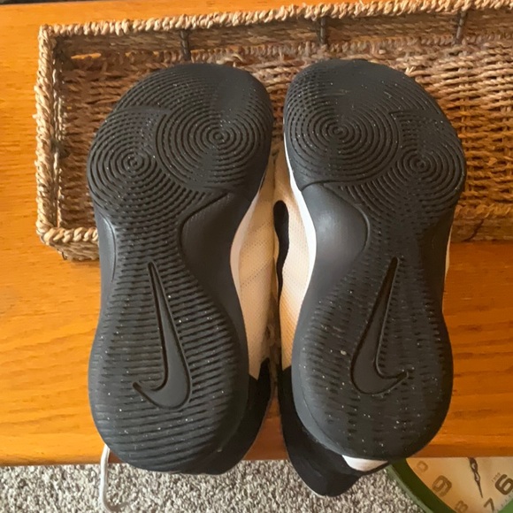 Men’s Size 9.5 Nike Prime Hype df 2016 BasketballShoes. Swoosh missing see pic - Picture 6 of 7